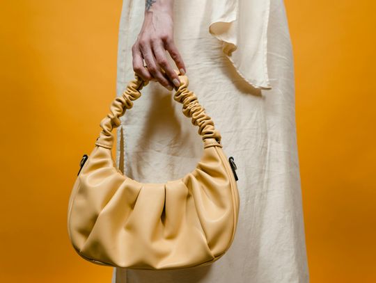 Torebki na zakupy – jak wybrać funkcjonalny dodatek do codziennej stylizacji