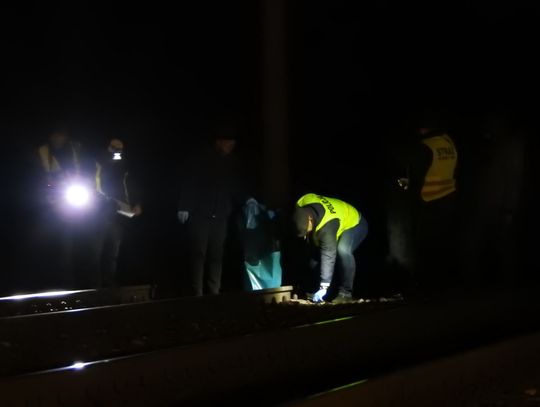 Tragedia na torach. Pociąg przepołowił leżącego na torowisku mężczyznę