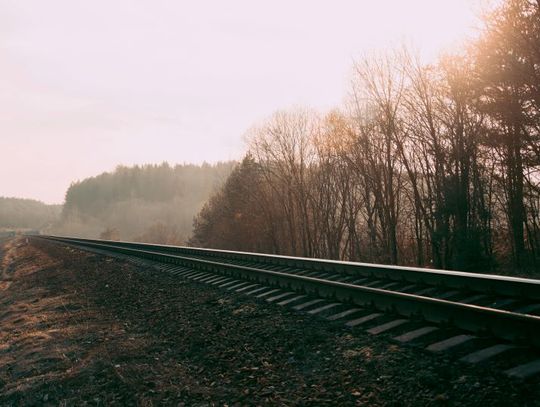 Trasa Włocławek – Toruń: sprawniej na torach, bezpieczniej na przejazdach i przejściach