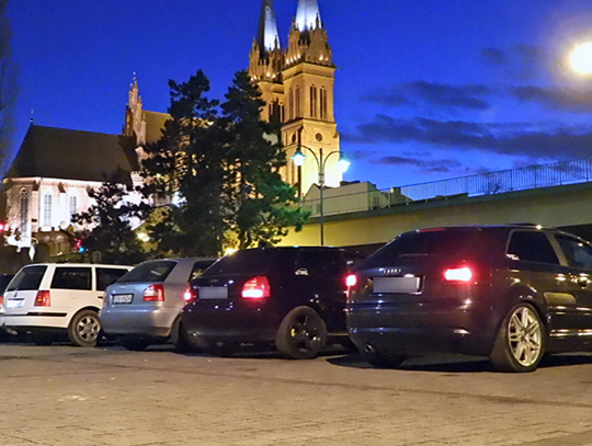 Trwa pierwszy włocławski spot 2k21. Miłośnicy motoryzacji z całego regionu zjawili się w naszym mieście