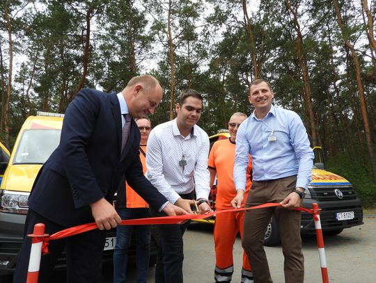 Trzy nowe karetki w zasobach szpitala. Media zaproszono do zwiedzenia modernizowanych gmachów szpitala