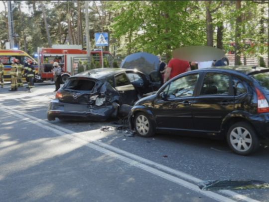 Trzy osoby poszkodowane na skutek zderzenia trzech pojazdów