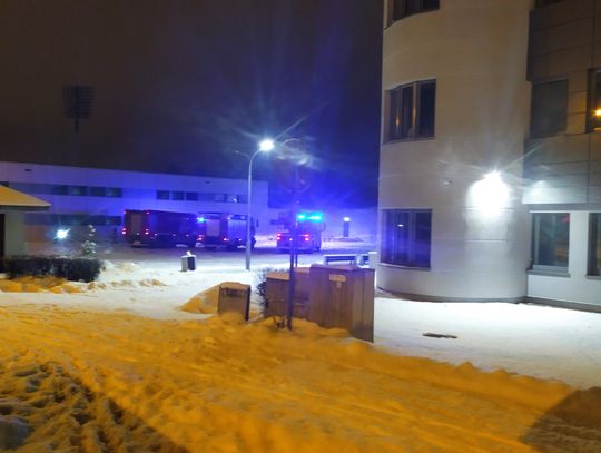 Trzy zastępy Straży Pożarnej pod Halą OSiR. Sprawcą para wodna