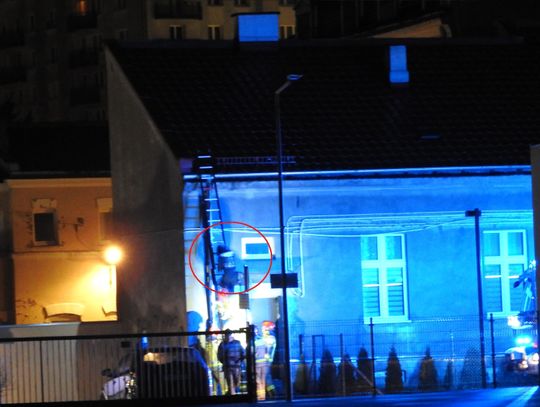 Uciekł z Ośrodka Wychowawczego. Utknął na dachu domu przy ul. Kościuszki we Włocławku