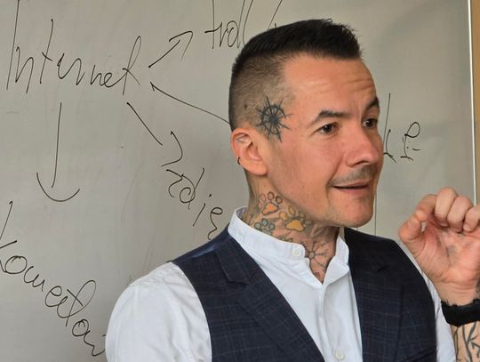 Uczniowie SP 7 wysłuchali mocnej lekcji o hejcie. Poseł tłumaczył, jak reagować