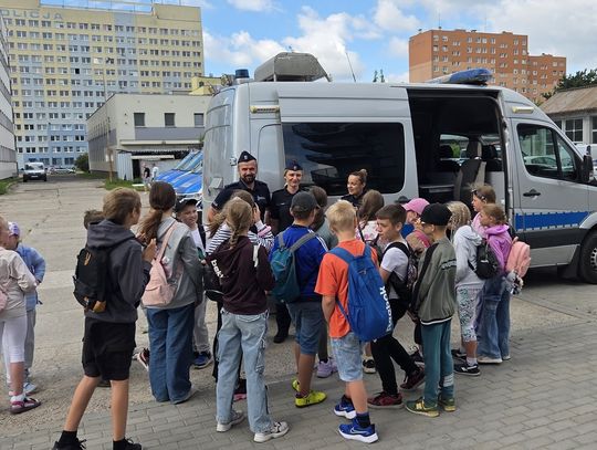 Uczniowie Szkoły Podstawowej nr 20 odwiedzili włocławską Komendę