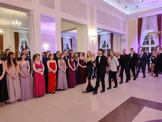 Uczniowie Zespołu Szkół Technicznych zatańczyli poloneza