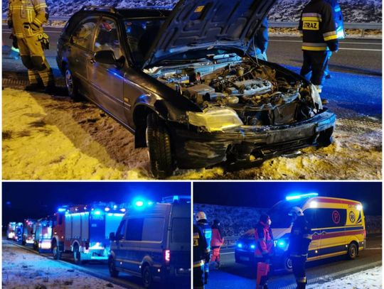 Uderzył w barierki na A1. Cztery zastępy straży w akcji
