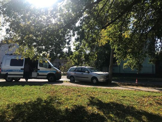 Uderzył w latarnię i zataczając się oddalił z miejsca zdarzenia. Policja na razie nie udziela szerszych informacji