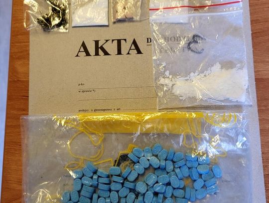 Ukradł 72 paczki kawy. W jego domu policjanci znaleźli 96 tabletek ekstazy