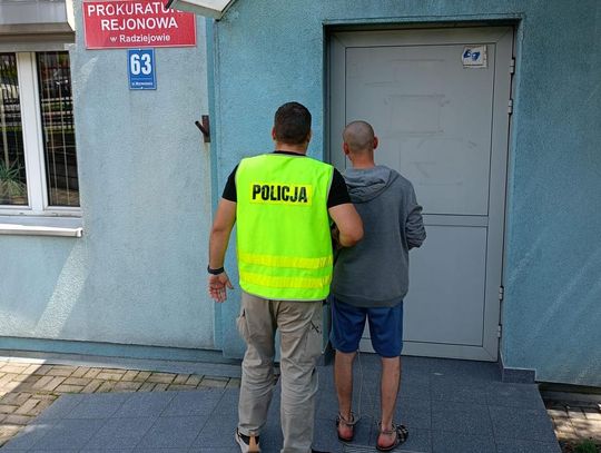 Ukradł auto z posesji w gm. Osięciny, potem próbował płacić kartą właścicielki auta