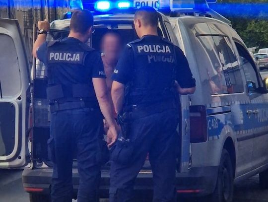 Ul. Chmielna zablokowana. Mężczyzna rzucił się pod autobus MPK