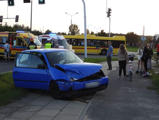 Ul. Kruszyńska zablokowana. Zderzyły się dwa pojazdy