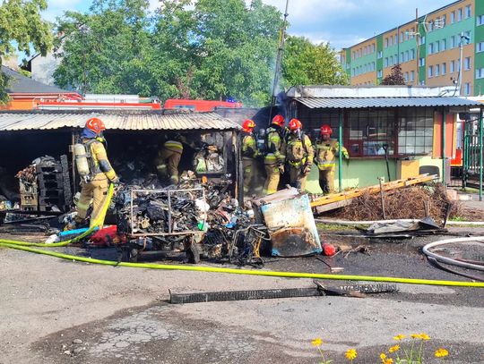 Ul. Łanieszczyzna zablokowana. Trwa akcja gaśnicza