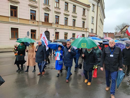 Ulicami Włocławka przeszedł marsz w obronie Jana Pawła II. Na czele działacze PiS