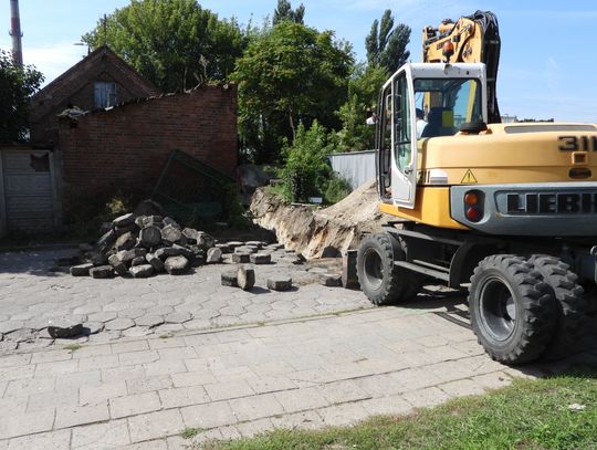 Ulice Energetyków jest nieprzejezdna, za sprawą ogromnego wykopu. Spółdzielnia mieszkaniowa wyjaśnia...