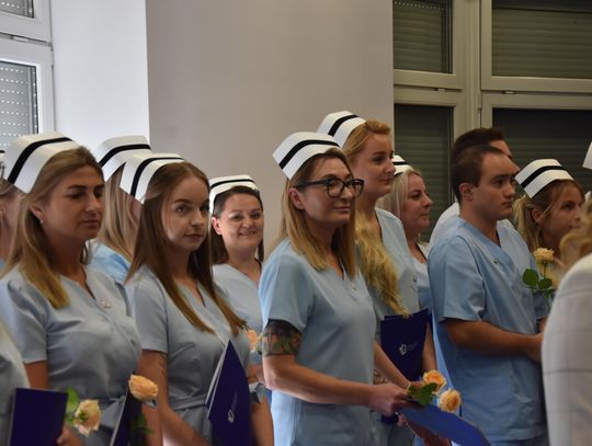 Uroczyste wręczenie dyplomów absolwentom pielęgniarstwa we Włocławku