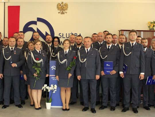Uroczystość nadania odznaczeń i awansów w Zakładzie Karnym we Włocławku
