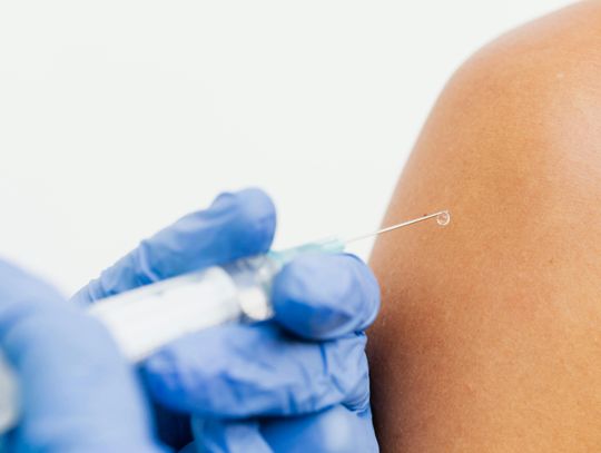 Urzędnicy nakładają coraz więcej grzywien za uchylanie się od szczepień