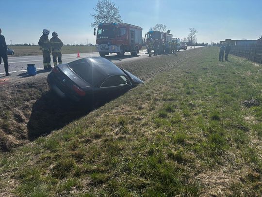 Utrudnienia na DK91 w Siutkówku. Ruch wahadłowy 2 auta w rowach