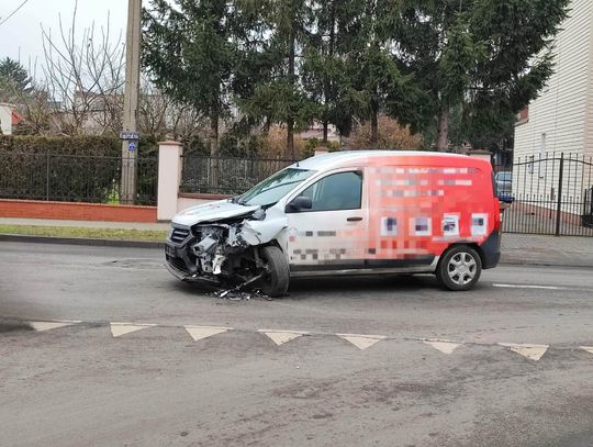 Utrudnienia na skrzyżowaniu ul. Kapitulnej i Robotniczej. Zderzyły się dwa pojazdy