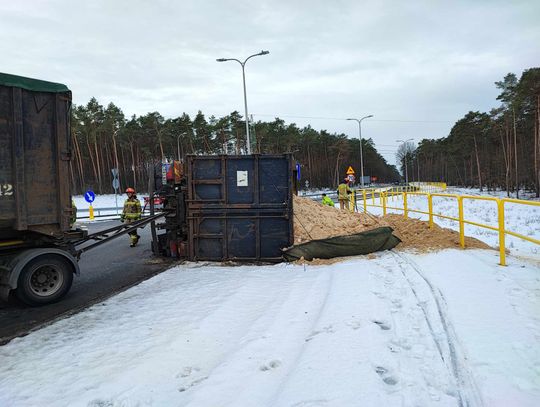 Utrudnienia na wylotowce na Brześć, na nowym rondzie wywrócił się...