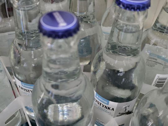 Uwaga! Fragmenty szkła w butelkach wody „Krystynka” – GIS ostrzega