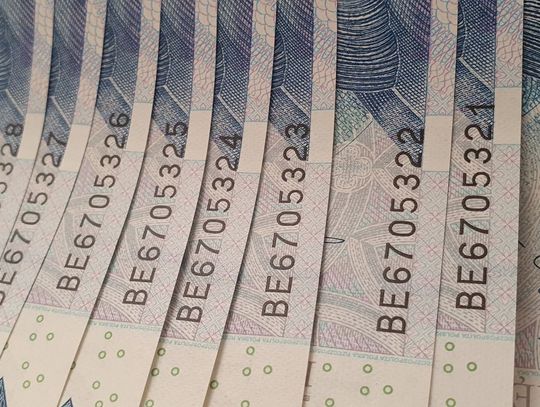 W bankomatach i bankach nowe banknoty. Czy chodzi tylko o sterylność?