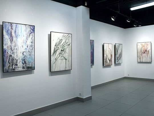 W Galerii Sztuki Współczesnej można podziwiać wystawę prac Jacka Kamińskiego