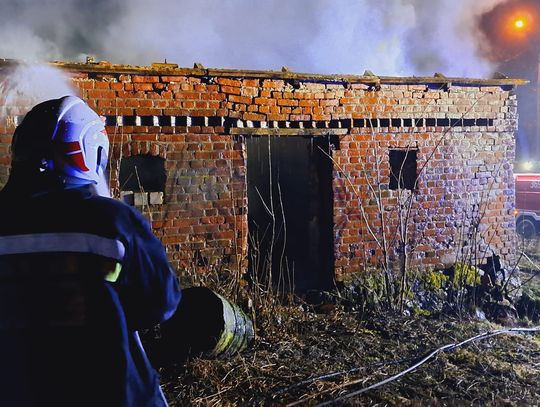 W gminie Izbica Kujawska doszło do pożaru słomy w pustostanie