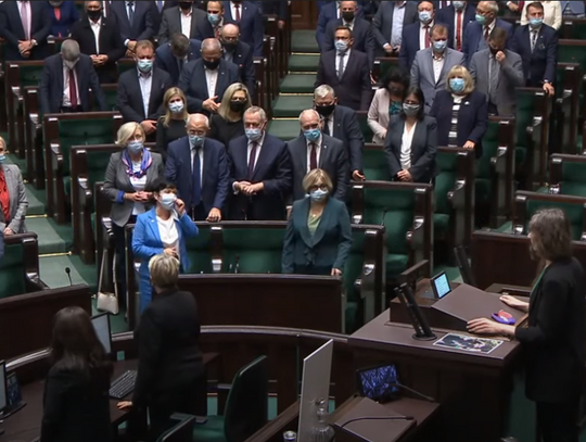 W Sejmie poproszono o minutę ciszy. Posłanka Borowiak zaczęła odmawiać Wieczny Odpoczynek za abortowane dzieci 