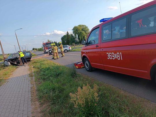 W Śmiłowicach zderzyły się dwa auta osobowe. Dwie osoby przewieziono do szpitala