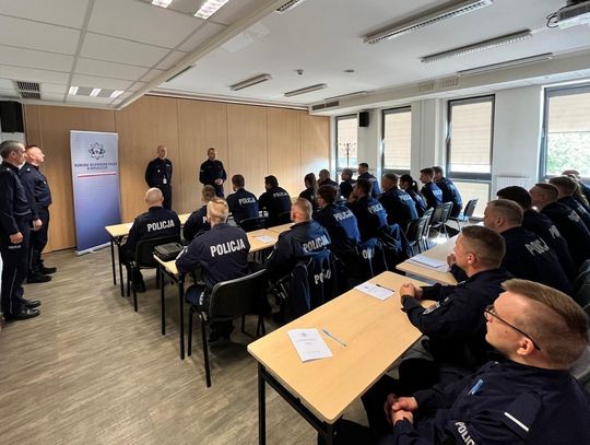 W szkoleniu podoficerskim uczestniczy 96 policjantów. Część z nich we Włocławku