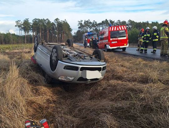 W Warząchewce Polskiej dachowała Skoda. W trakcie działań służb ruch był utrudniony