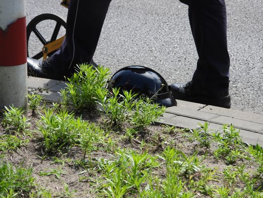 W wyniku wypadku na ulicy Promiennej motocyklista trafił do szpitala