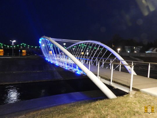 Wandale zniszczyli oświetlenie mostku nad Zgłowiączką. Lampy miały służyć jako cel do rzucania kamieniami