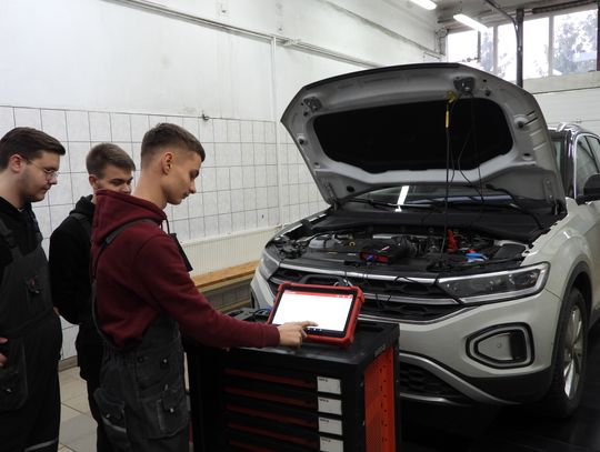 Warsztaty Zespołu Szkół Samochodowych zaprezentowały nowy sprzęt