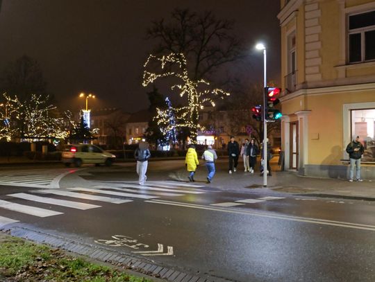 Wchodzą i wjeżdżają na czerwonym! Uwaga tu od dziś działa sygnalizacja!