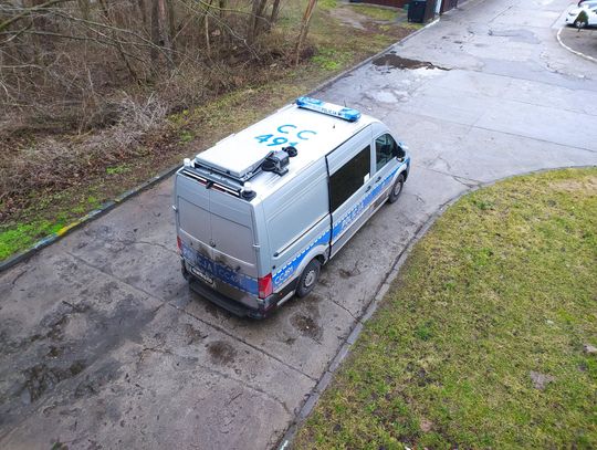 Wjechał w ogrodzenie. Miał 2,8 promila alkoholu w organizmie 