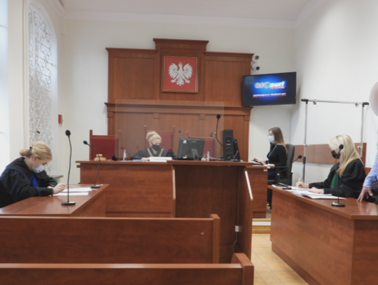 Właściciel włocławskiego złomowiska stanął przed sądem. Jest oskarżony o znęcanie się nad zwierzętami