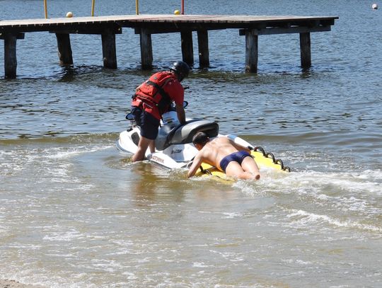 WOPR, Policja i Straż Pożarna edukowały młodzież poprzez pokazy ratownictwa wodnego
