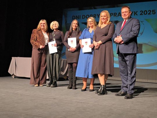 Wręczenie listów gratulacyjnych z okazji Dnia Pracownika Socjalnego [wideo]