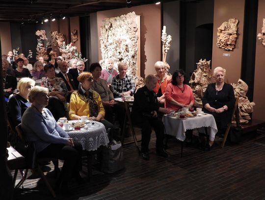 Wspominano twórcę sgrafitto z panoramą miasta w przejściu podziemnym we Włocławku oraz autorkę maski na teatrze 