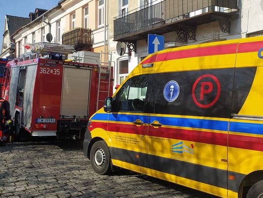 Wybuch gazu w jednym z mieszkań na Starym Rynku. Poszkodowana kobieta została przewieziona do szpitala