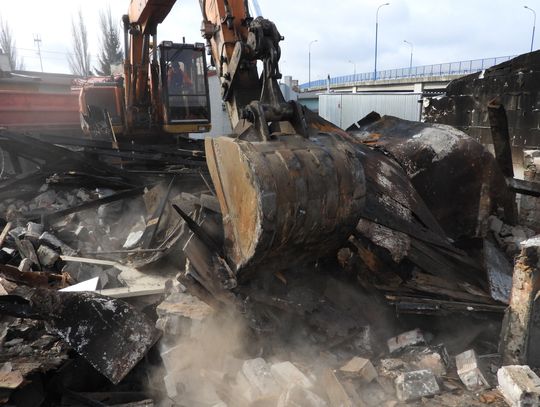 Wyburzono stajenki na ulicy Południowej. Budynki po pożarze 5 lutego groziły zawaleniem