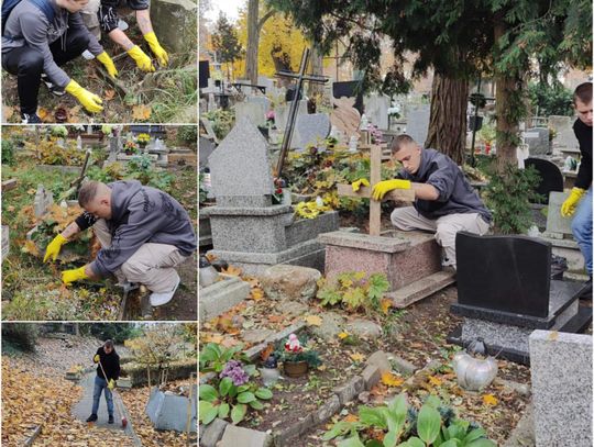 Wychowankowie MOW sprzątali i naprawiali zaniedbane nagrobki