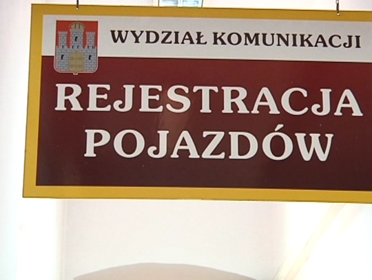 Wydział Komunikacji wprowadza priorytety obsługi klientów i wydłuża terminy. Najpierw klienci rejestrujący nabycie auta...