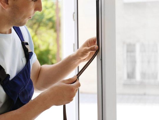 Wymiana uszczelek w oknach w Warszawie – klucz do oszczędności i komfortu