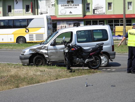 Wymusiła pierwszeństwo i uderzyła w motocyklistę. Trafił do szpitala z poważnym obrażeniami 