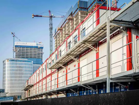 Wynajem kontenera sanitarnego i magazynowego – jaki to koszt dla Twojego biznesu?